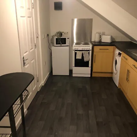 Apartment 1 Bedroom Flat Oakfield Road *