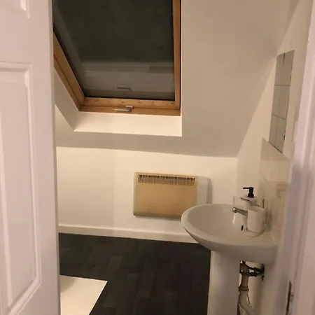 1 Bedroom Flat Oakfield Road Apartment *