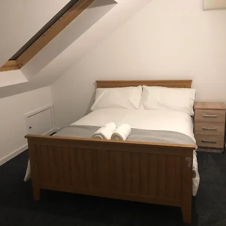 1 Bedroom Flat Oakfield Road Apartment *